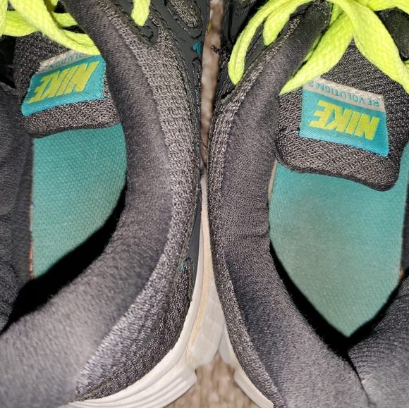 Nike revolution sneakers women's 8.5 - Picture 6 of 11